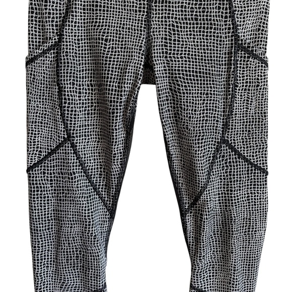 Lululemon Outrun Tight Size 4 Fall Net White Black / Black - Picture 5 of 14